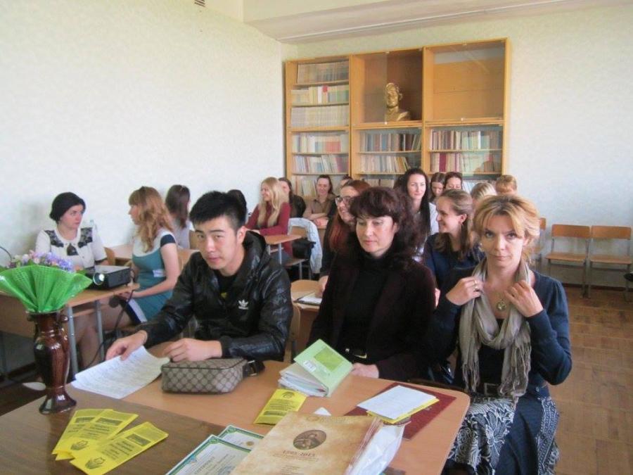 19 травня 2015 року о 14.40 в ауд.409 ЧНУ ім.Б.Хмельницького відбулося відкрите засідання Лінгвістичного гуртка. Виступали з доповідями іноземні студенти ЧДТУ.